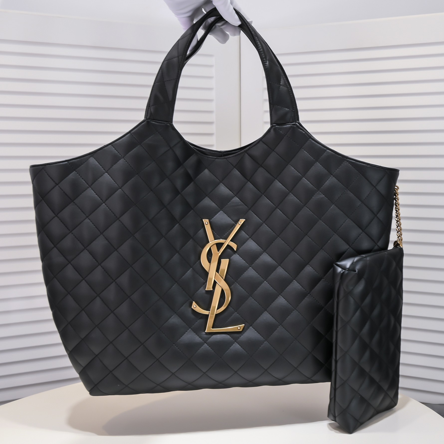 Saint Laurent Icare Maxi Quilted Shoulder Bag Black 50cm 698651AAANG1000 - 画像 (6)