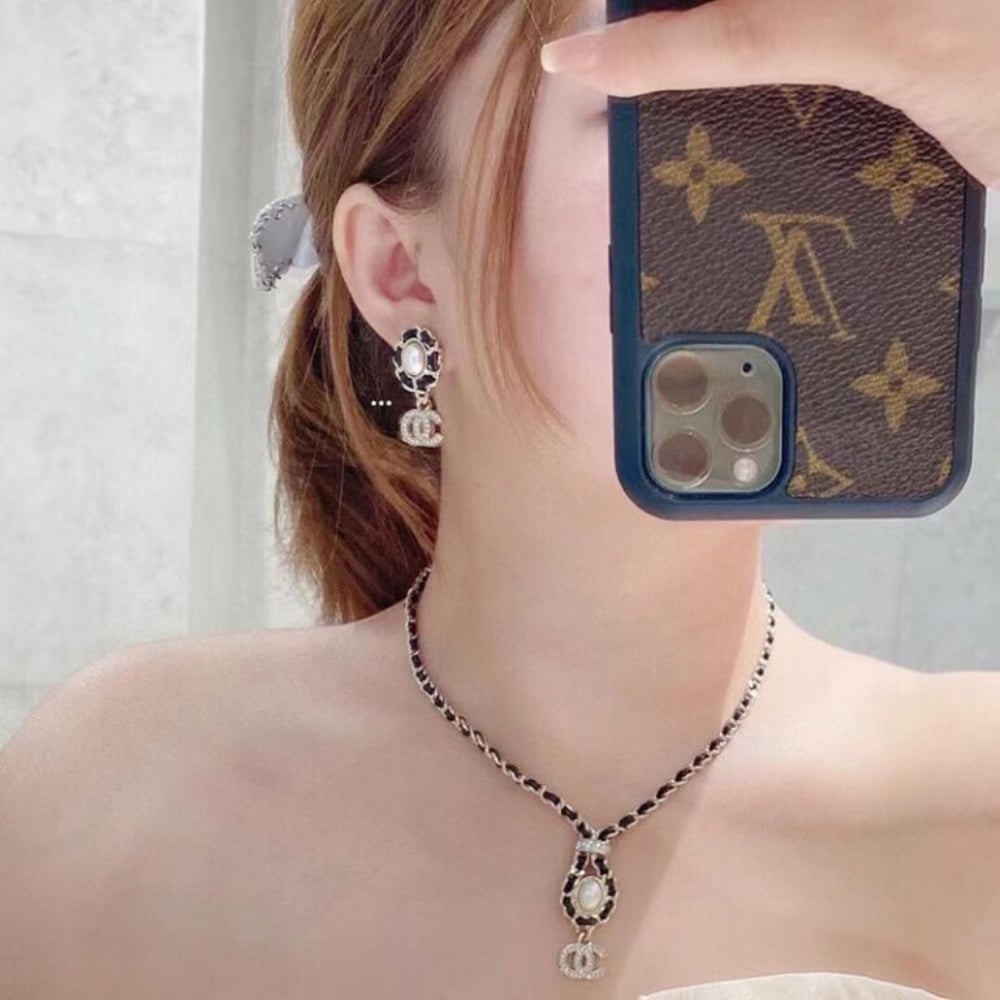 Chanel CC Necklace Leather Chain Pearl Crystal Drop Choker Gold Tone Black - 画像 (9)