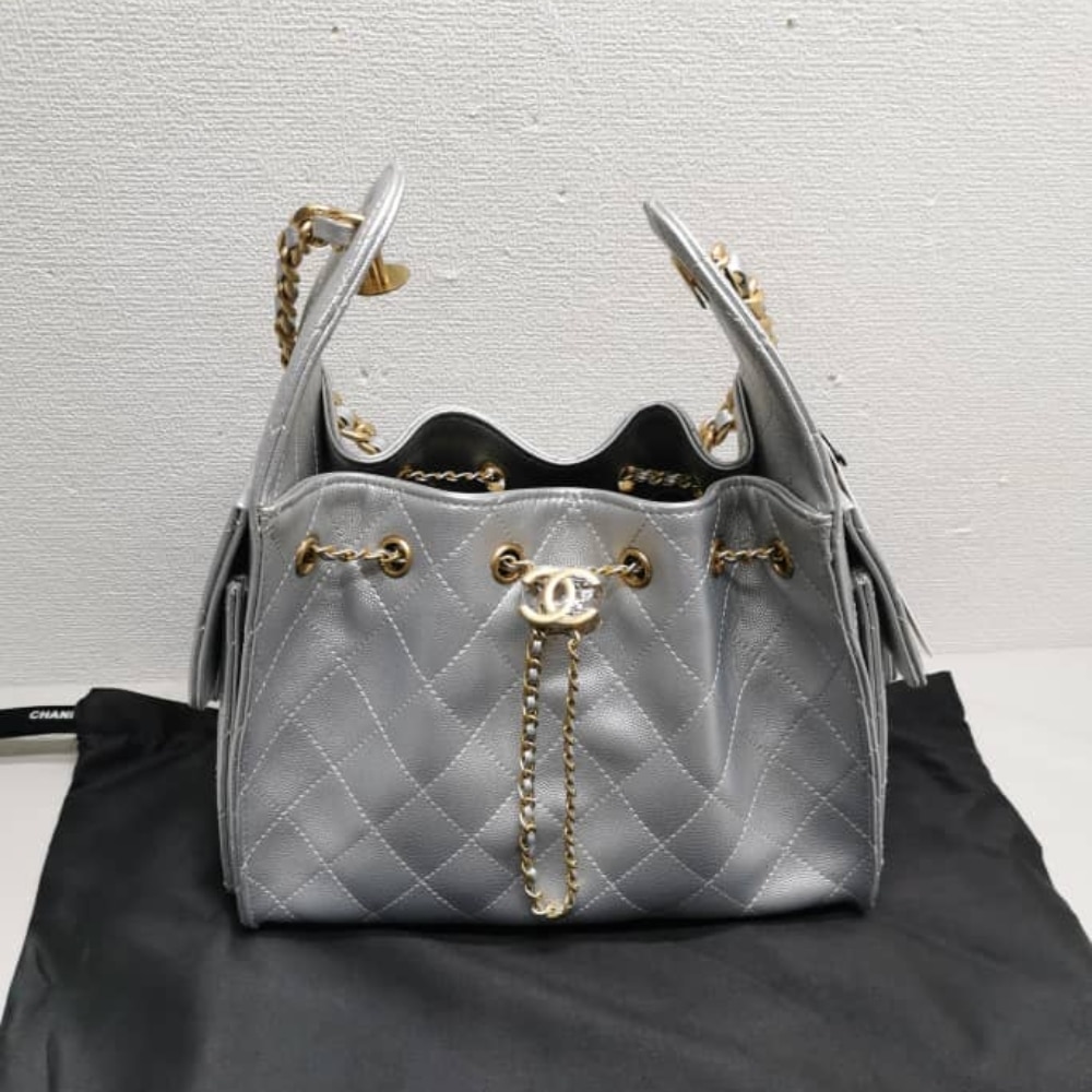 Chanel 25 Small Handbag Metallic Grained And Gold Tone Metal Silver 26cm AS5293 B20405 NZV67 - 画像 (2)