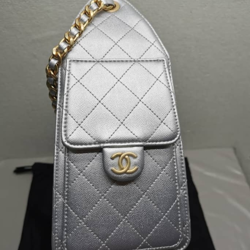 Chanel 25 Small Handbag Metallic Grained And Gold Tone Metal Silver 26cm AS5293 B20405 NZV67 - 画像 (4)
