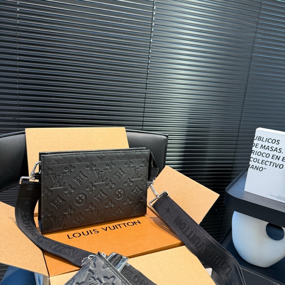 LOUIS VUITTON ルイ・ヴィトン ガストン・ウェアラブル ウォレット モノグラム・シャドウ ノワール 22cm 型番:M81115 - 画像 (2)