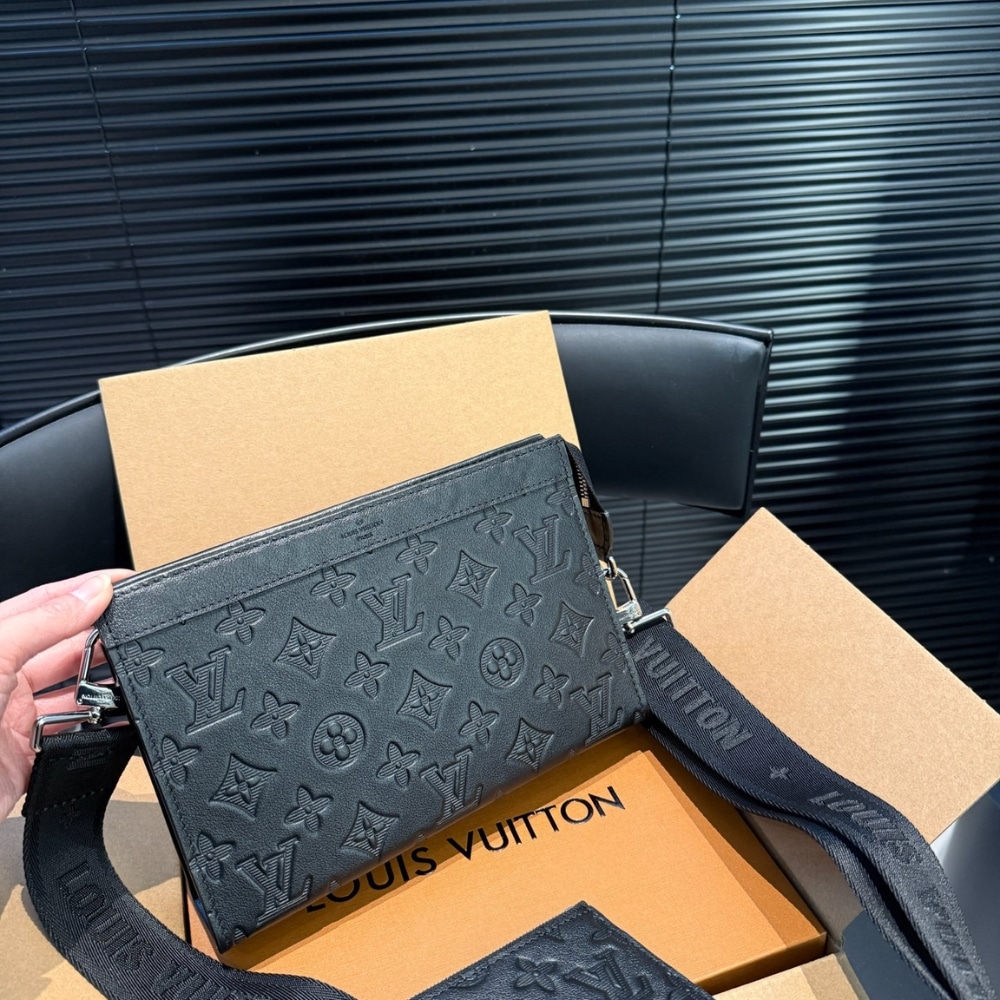 LOUIS VUITTON ルイ・ヴィトン ガストン・ウェアラブル ウォレット モノグラム・シャドウ ノワール 22cm 型番:M81115 - 画像 (3)