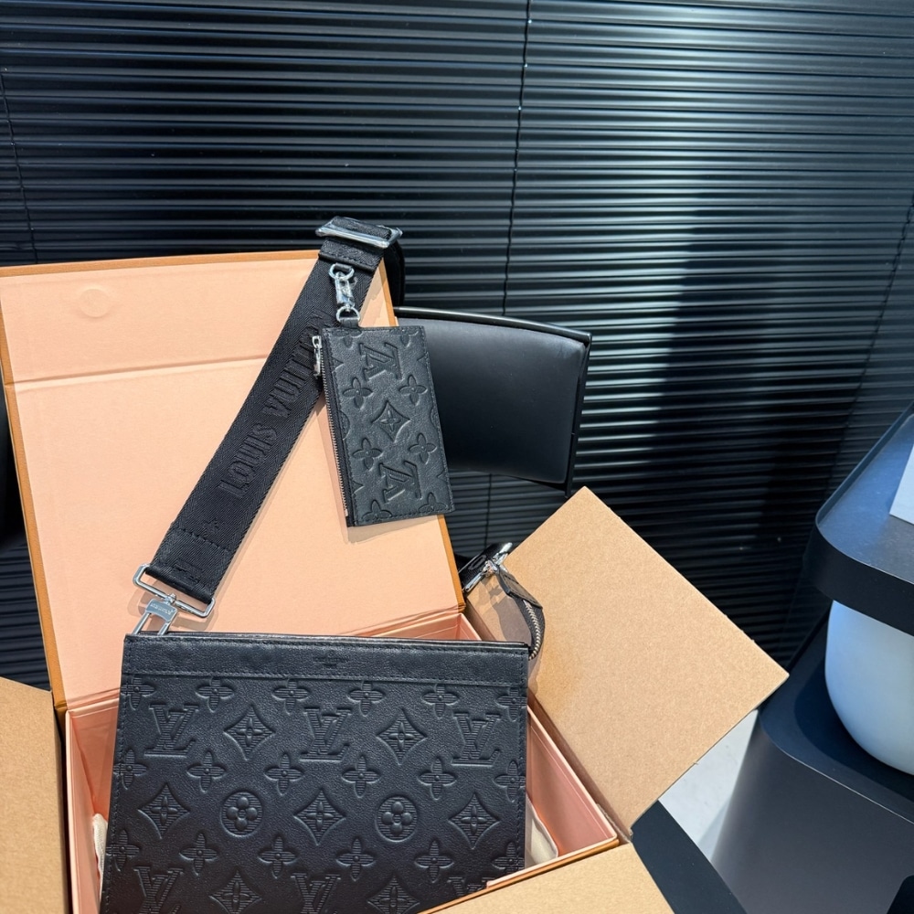 LOUIS VUITTON ルイ・ヴィトン ガストン・ウェアラブル ウォレット モノグラム・シャドウ ノワール 22cm 型番:M81115 - 画像 (5)