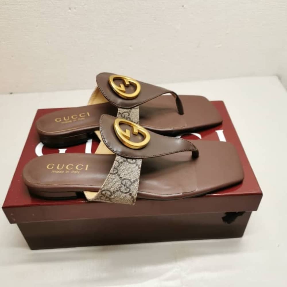 GUCCI グッチ ブロンディ GGキャンバス トングサンダル ブラウン 型番:752659 9I650 9769 - 画像 (2)