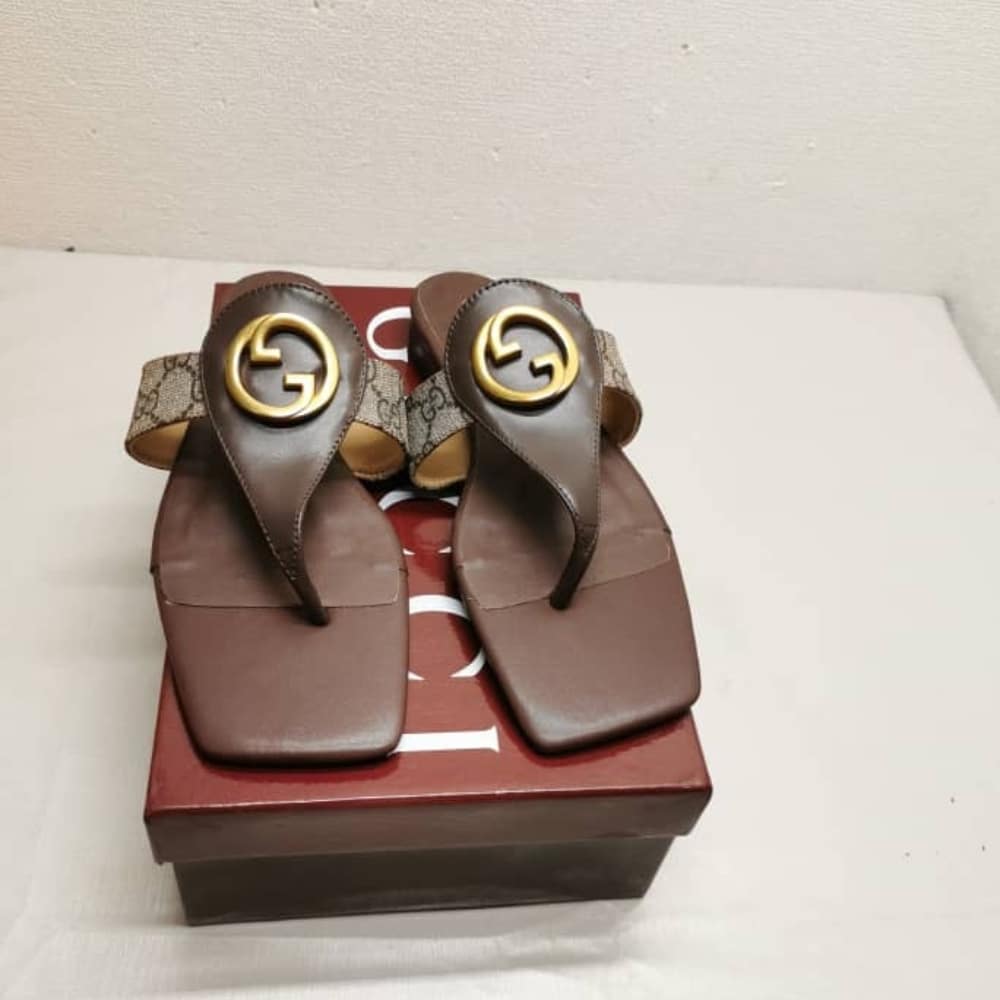GUCCI グッチ ブロンディ GGキャンバス トングサンダル ブラウン 型番:752659 9I650 9769 - 画像 (6)