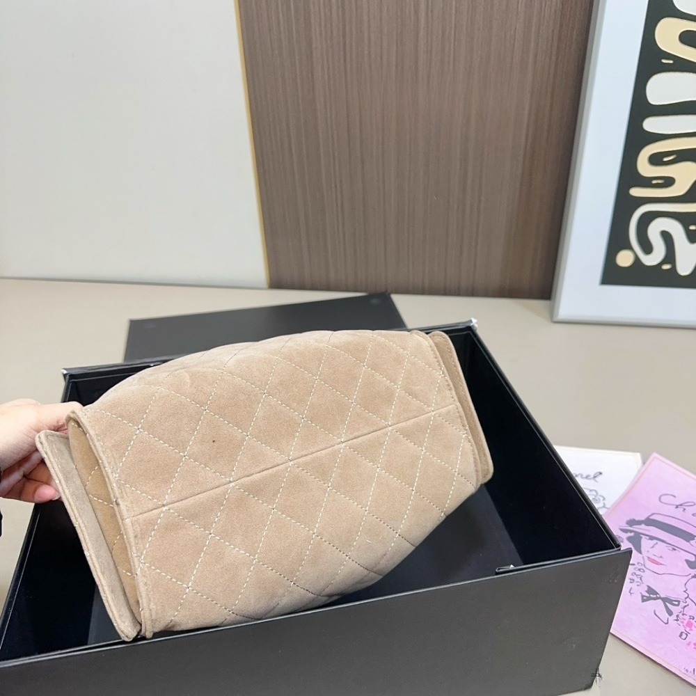 Chanel 25 Small Handbag Suede And Gold Tone Metal Light Grey 26Cm - 画像 (8)