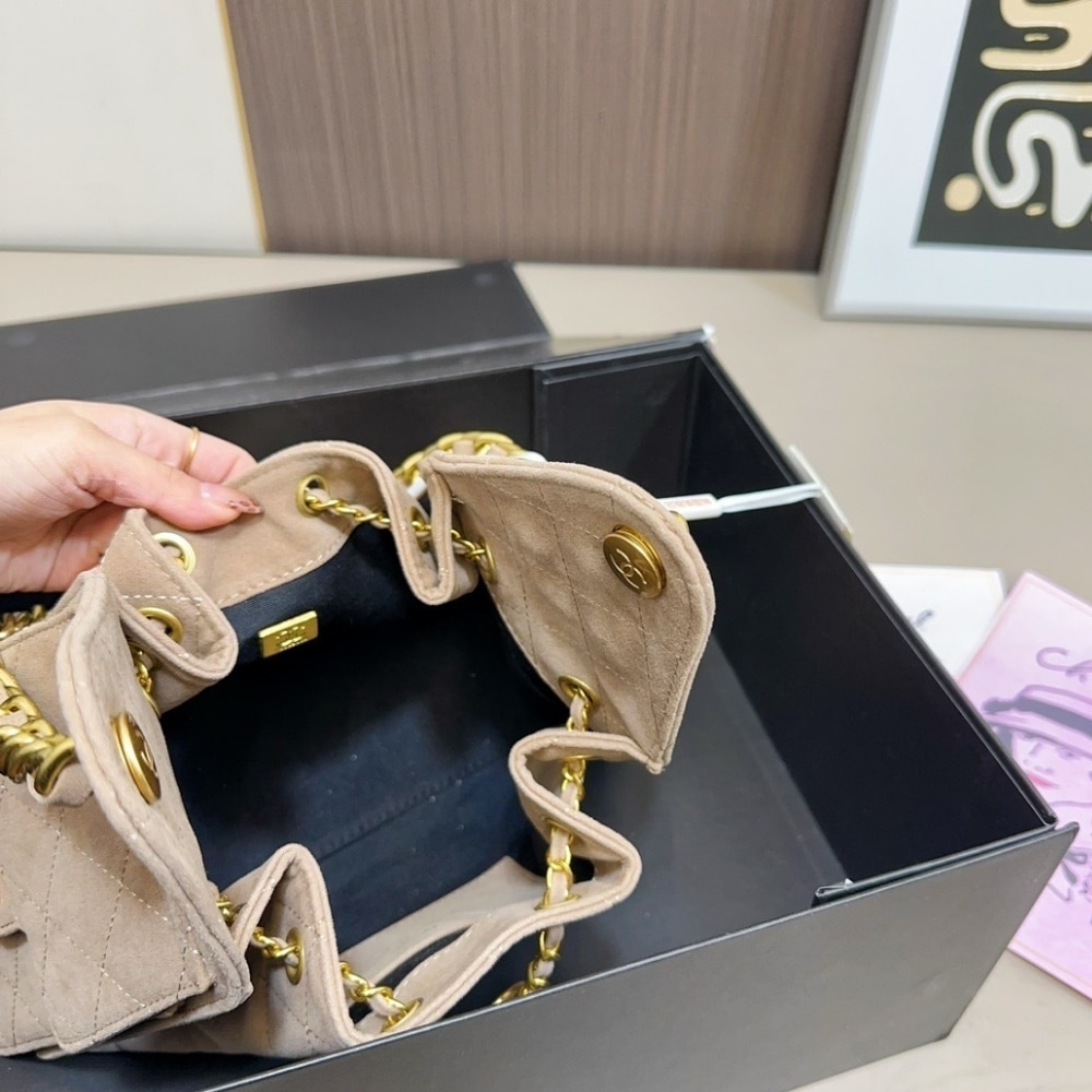 Chanel 25 Small Handbag Suede And Gold Tone Metal Light Grey 26Cm - 画像 (3)