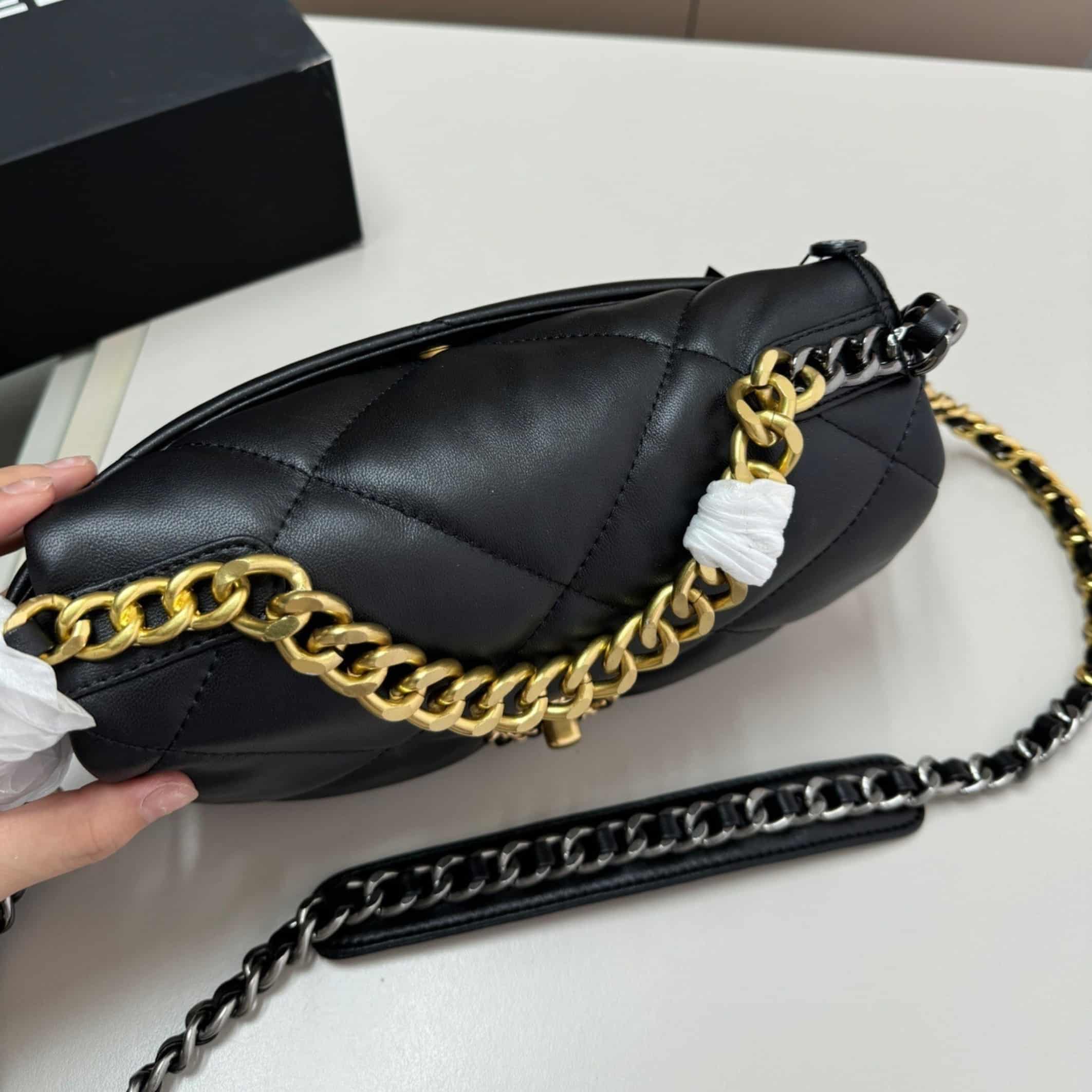 Chanel 19 Handbag Shiny Gold And Silver Tone Black 26Cm AS1160 B04852 94305 - 画像 (5)