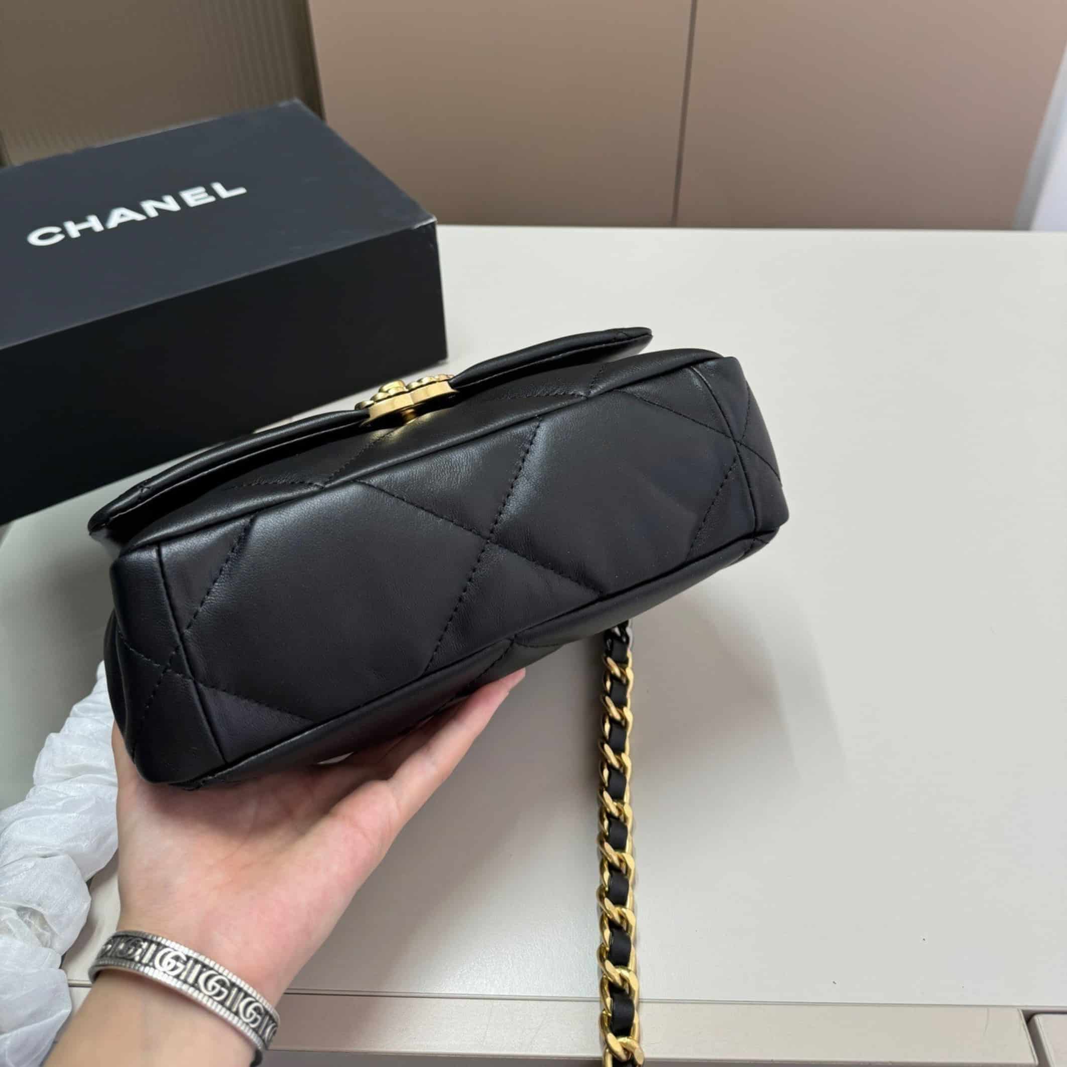 Chanel 19 Handbag Shiny Gold And Silver Tone Black 26Cm AS1160 B04852 94305 - 画像 (8)