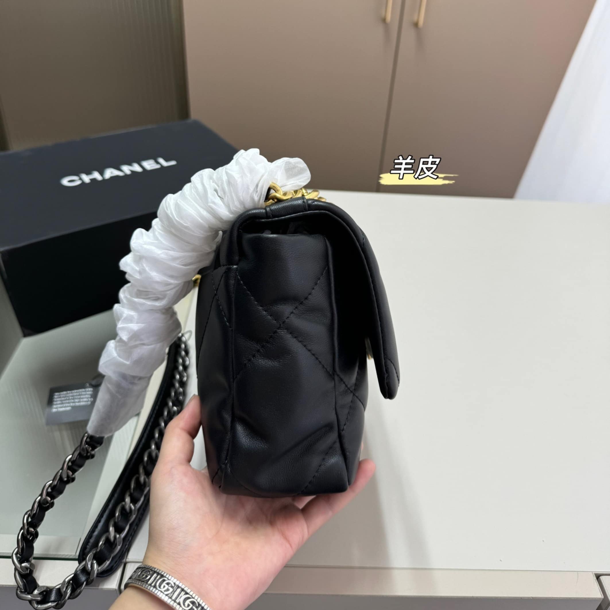 Chanel 19 Handbag Shiny Gold And Silver Tone Black 26Cm AS1160 B04852 94305 - 画像 (9)