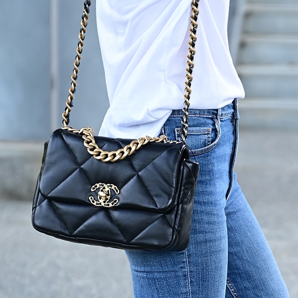 Chanel 19 Handbag Shiny Gold And Silver Tone Black 26Cm AS1160 B04852 94305 - 画像 (10)
