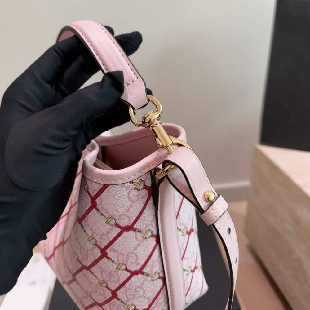 Gucci GG Emblem Small Bucket Bag Pink And Red 20Cm 815118 FAFF1 8649 - 画像 (4)