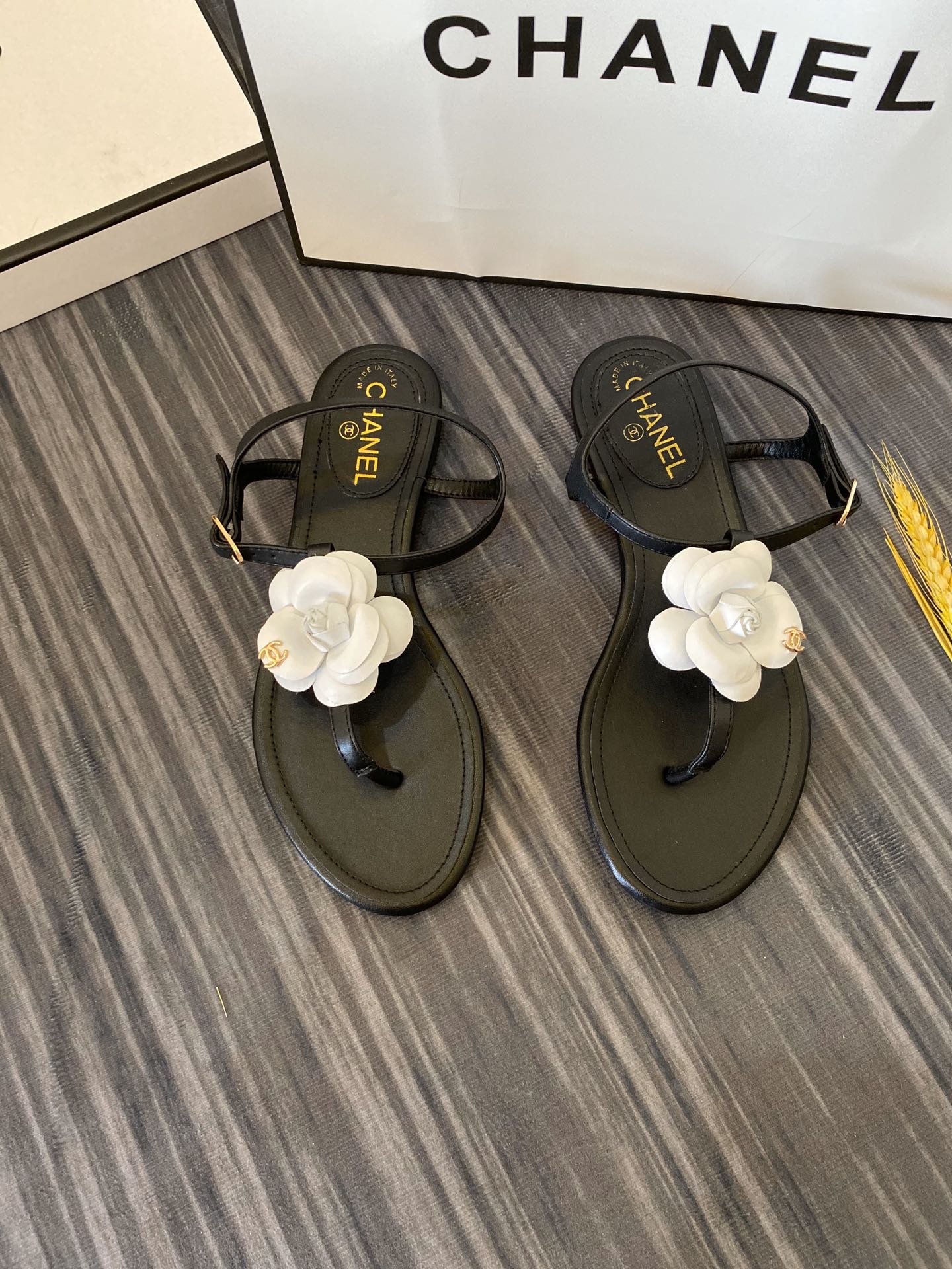 CHANEL シャネル カメリア ココマーク ラバーサンダル ブラック×ホワイト - 画像 (6)