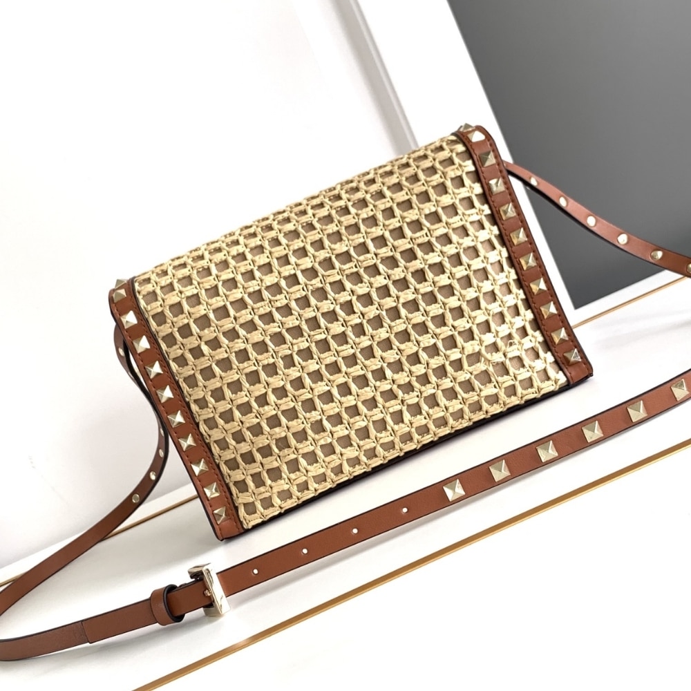 Valentino Garavani Rockstud Small Raffia Shoulder Bag Natural 22Cm - 画像 (3)
