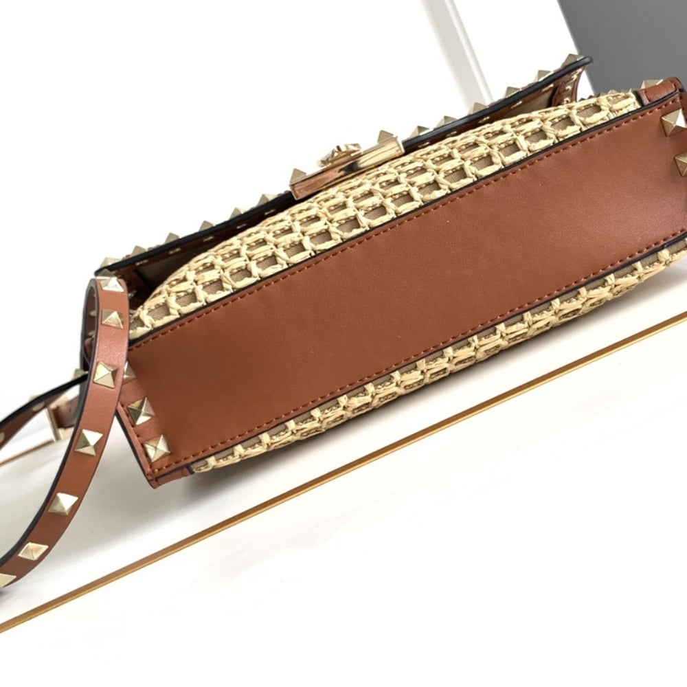 Valentino Garavani Rockstud Small Raffia Shoulder Bag Natural 22Cm - 画像 (4)