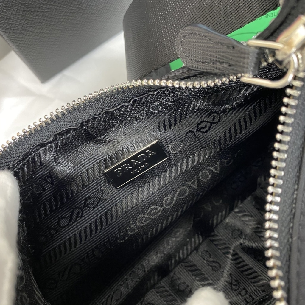 Prada Re Edition 2005 Satin Bag With Crystals 23Cm 1BH204 2AWL F0T7O V V9L - 画像 (4)