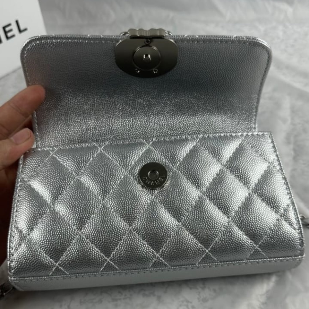 Chanel 23P Clutch With Chain Bag Grained Leather Silver 18cm - 画像 (8)