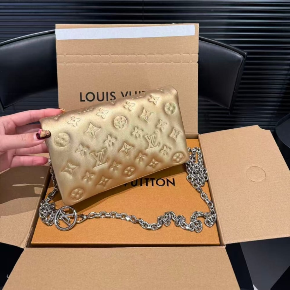Louis Vuitton Pochette Coussin Monogram Gold 20Cm M80999 - 画像 (4)