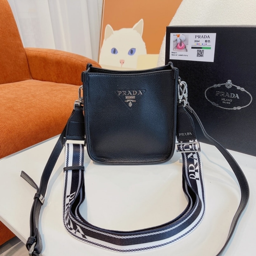Prada Mini Leather Shoulder Bag Black 20Cm 1BH191 2DKV F0002 V 3OO - 画像 (2)
