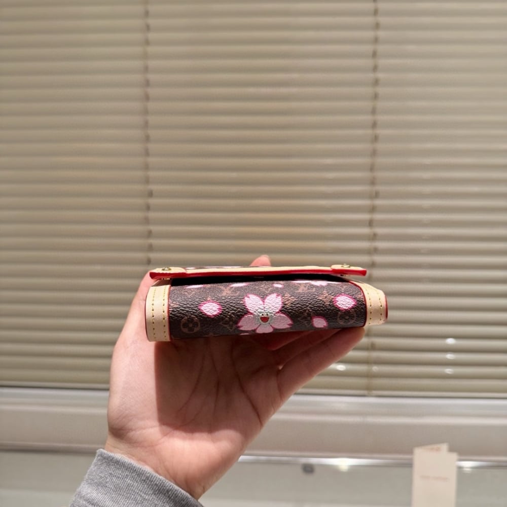 LOUIS VUITTON × 村上隆 ヴィクトリーヌ ウォレット サクラ ブラウン 12cm 型番:M13427 - 画像 (4)