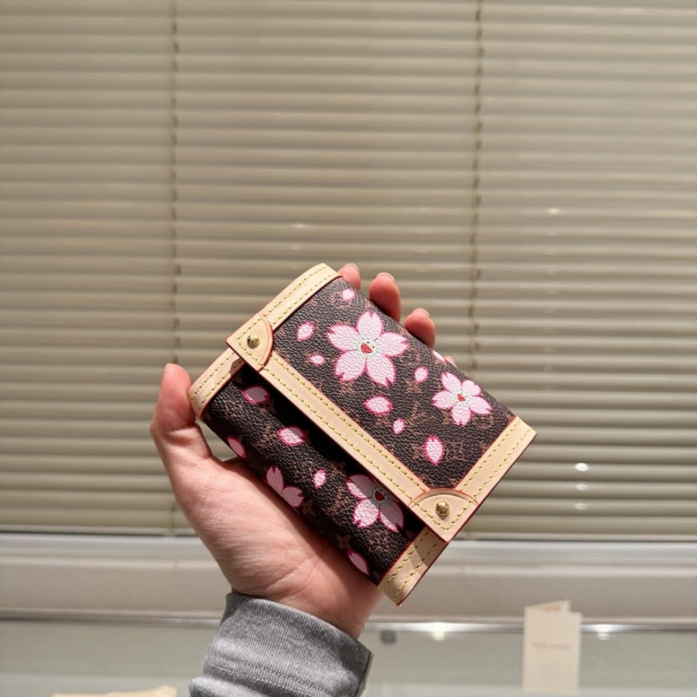 LOUIS VUITTON × 村上隆 ヴィクトリーヌ ウォレット サクラ ブラウン 12cm 型番:M13427 - 画像 (6)