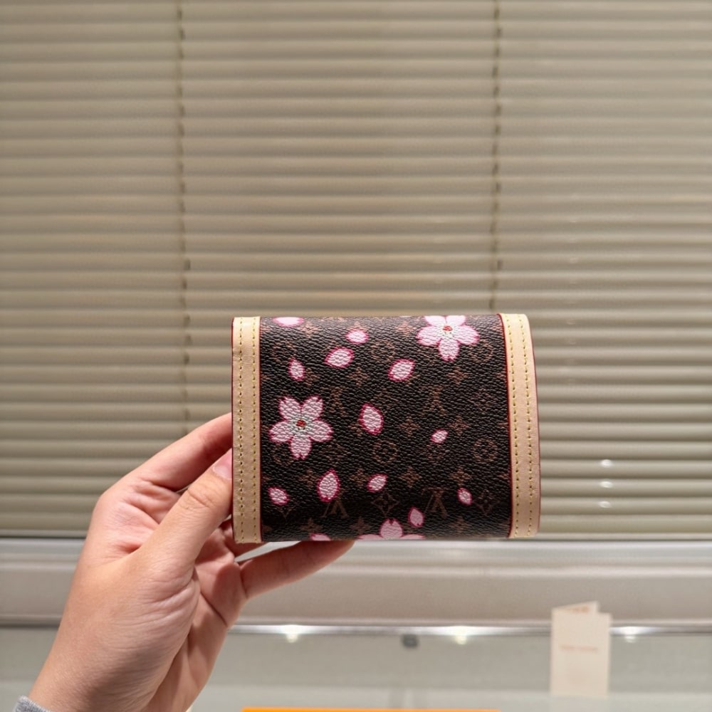LOUIS VUITTON × 村上隆 ヴィクトリーヌ ウォレット サクラ ブラウン 12cm 型番:M13427 - 画像 (7)