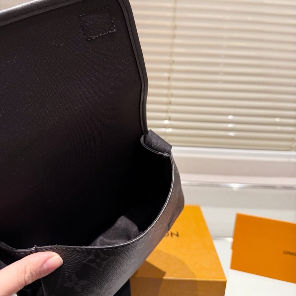 LOUIS VUITTON ルイ・ヴィトン ボスフォール ウェアラブル ウォレット モノグラム・エクリプス キャンバス ブラック 19cm 型番:M12599 - 画像 (5)