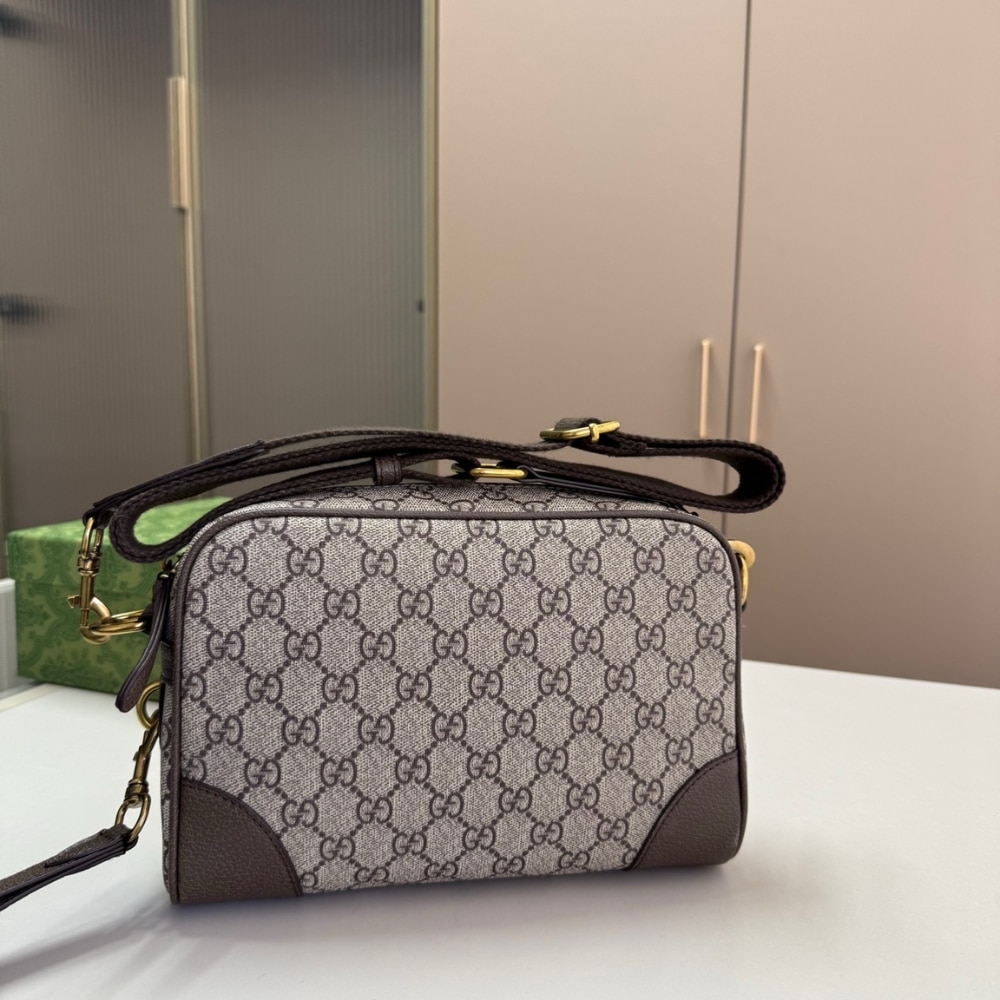 Gucci GG Emblem Small Crossbody Bag Grey And Dark Brown 23Cm - 画像 (2)