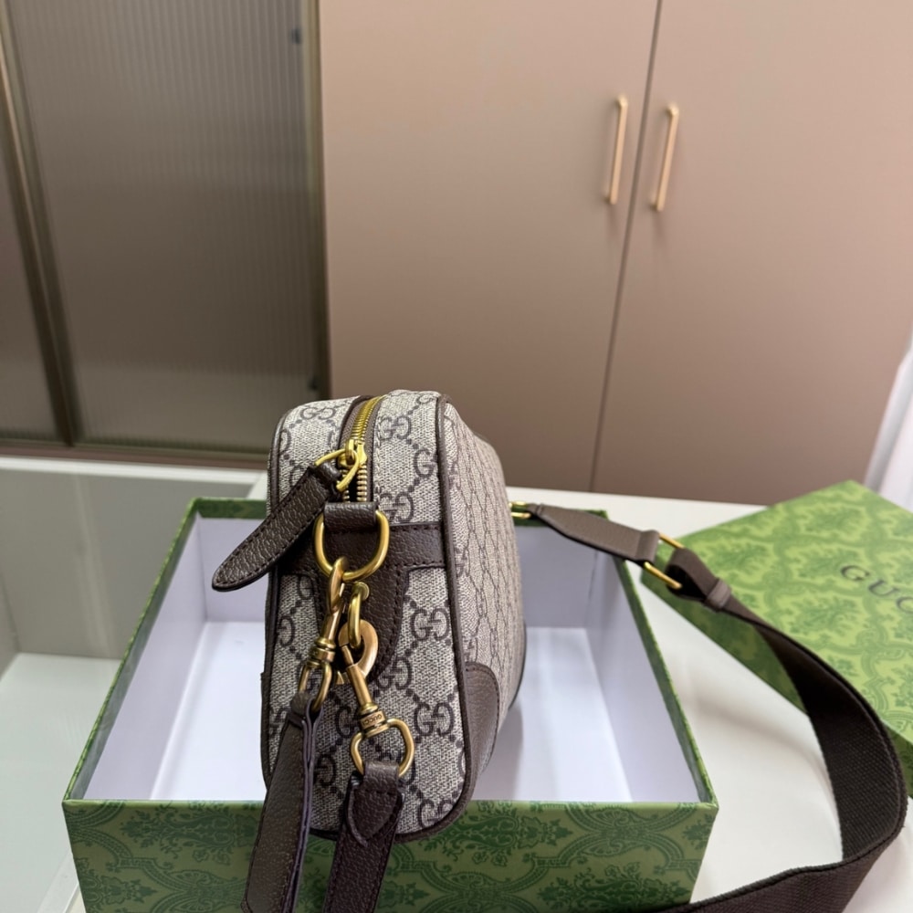 Gucci GG Emblem Small Crossbody Bag Grey And Dark Brown 23Cm - 画像 (5)