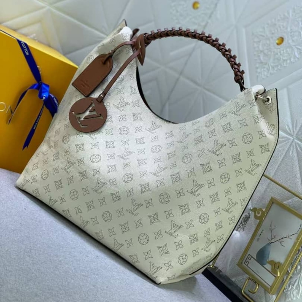 Louis Vuitton Carmel Hobo Mahina Leather White And Brown 40Cm - 画像 (3)