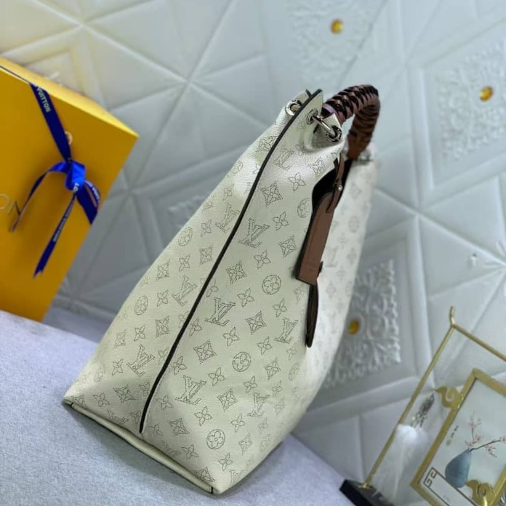 Louis Vuitton Carmel Hobo Mahina Leather White And Brown 40Cm - 画像 (5)