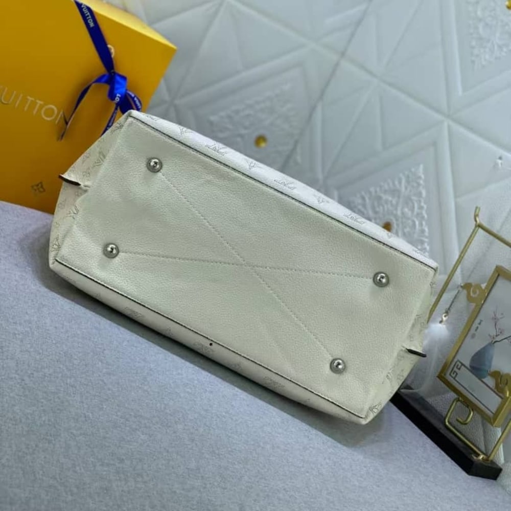 Louis Vuitton Carmel Hobo Mahina Leather White And Brown 40Cm - 画像 (6)