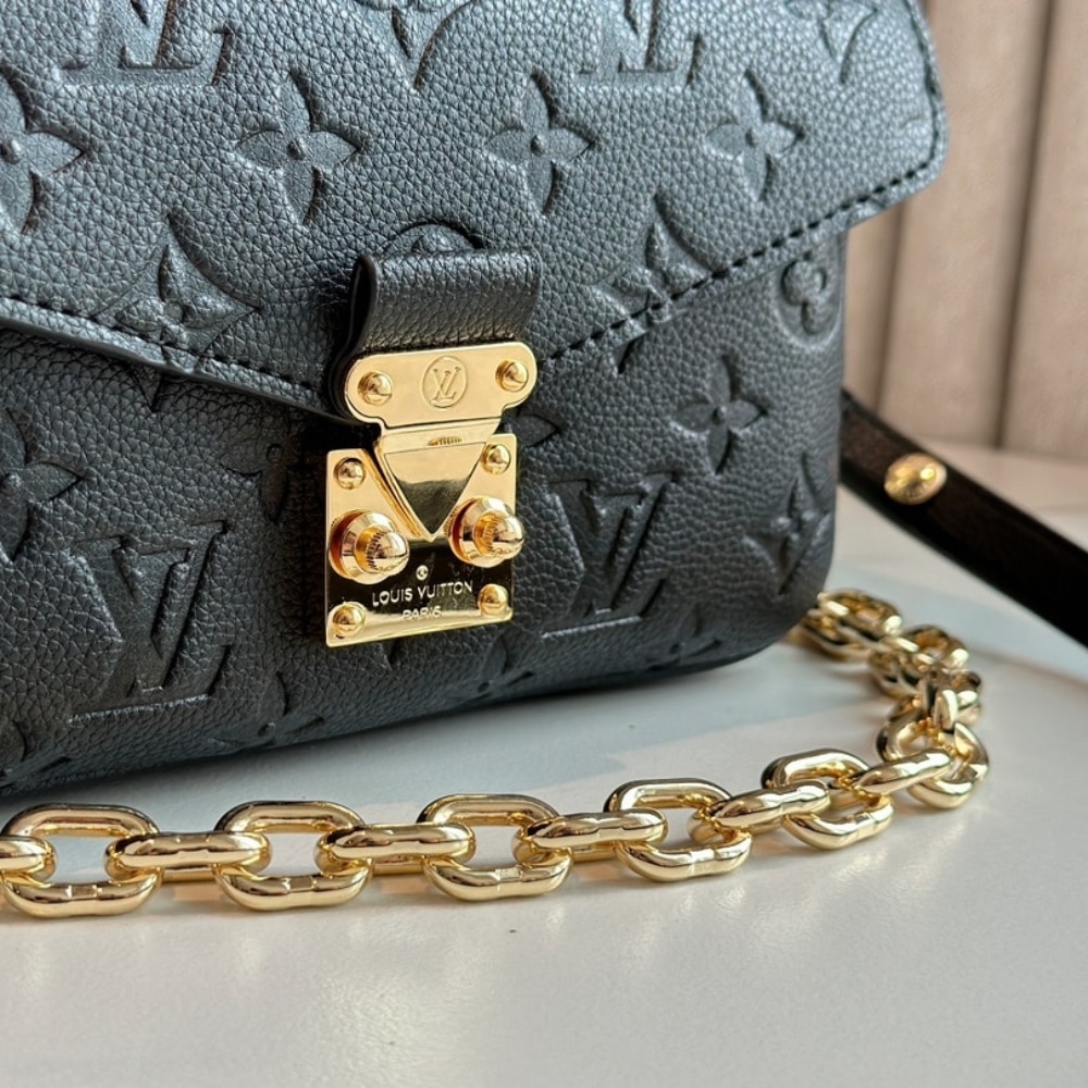 Louis Vuitton Pochette Métis East West Bag Black 21Cm M46595 - 画像 (3)
