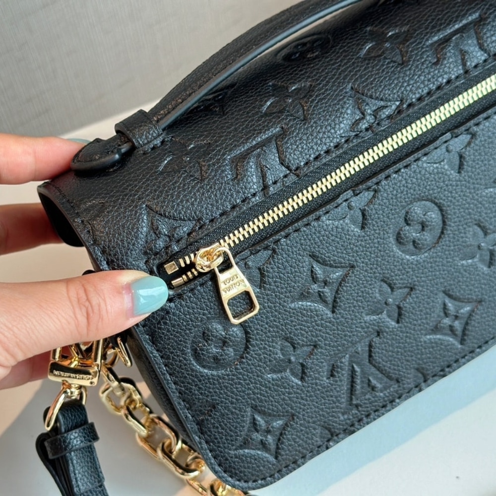 Louis Vuitton Pochette Métis East West Bag Black 21Cm M46595 - 画像 (4)