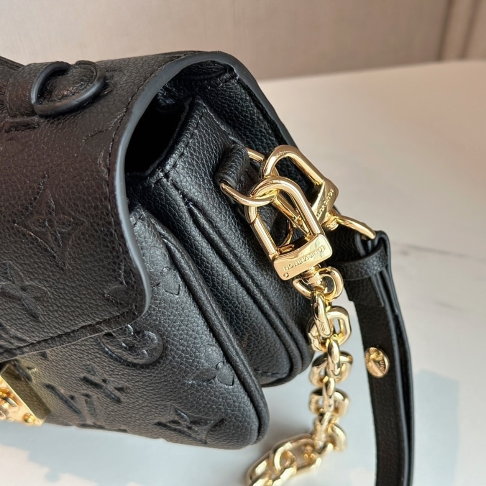 Louis Vuitton Pochette Métis East West Bag Black 21Cm M46595 - 画像 (6)
