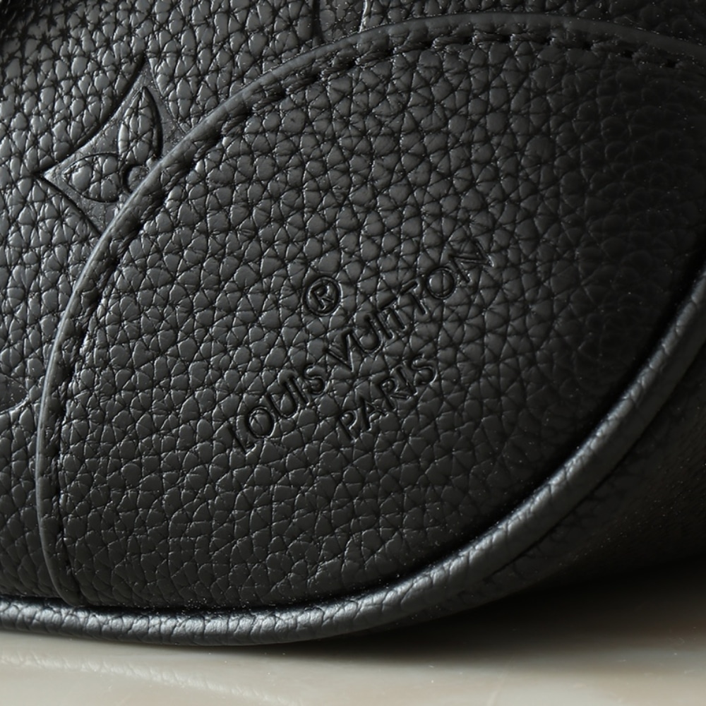 Louis Vuitton Boulogne Monogram Empreinte Leather Black 29Cm M12930 - 画像 (3)