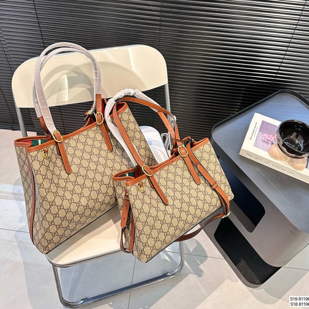 Gucci Gg Emblem Small Tote Bag Beige And Dark Brown 31Cm - 画像 (3)