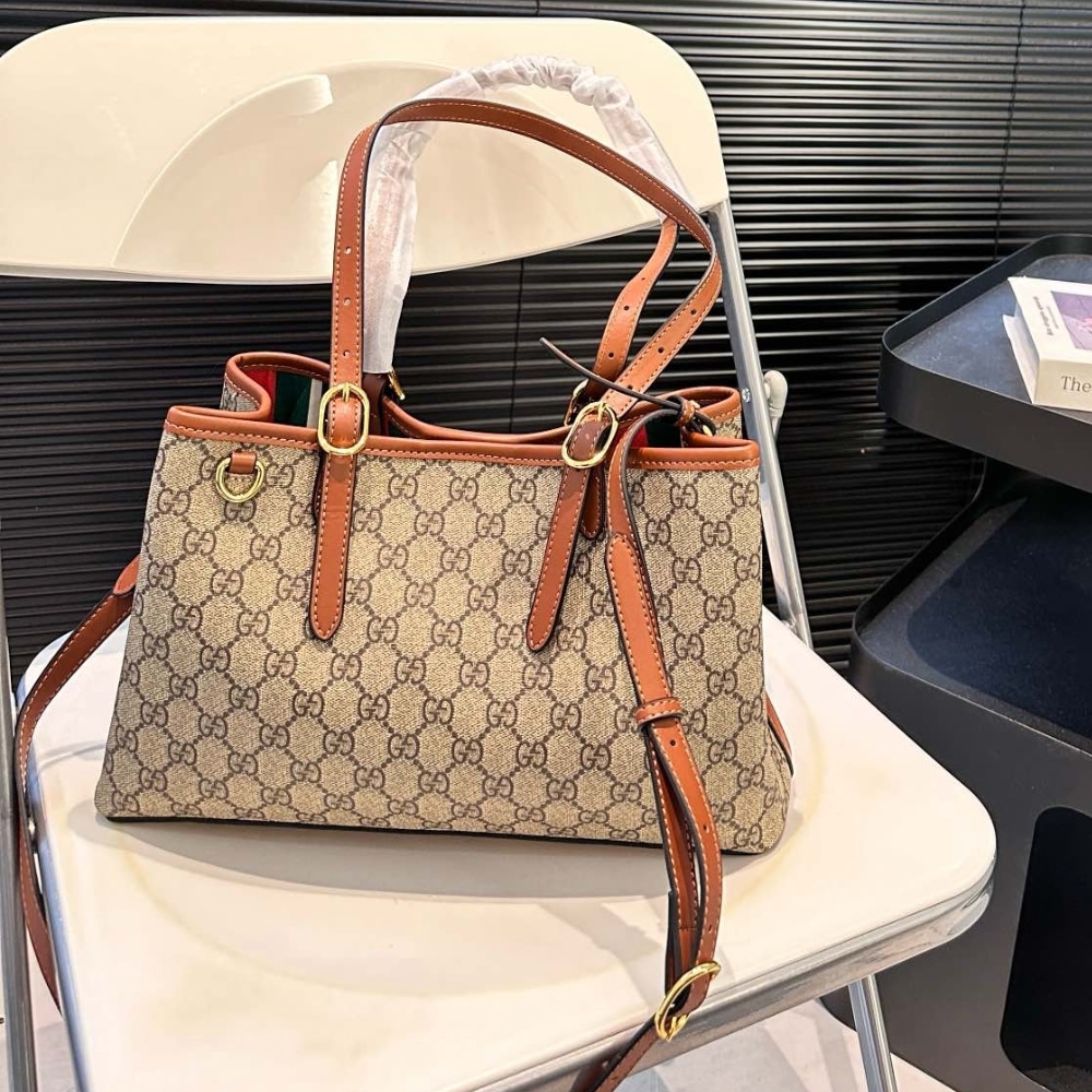 Gucci Gg Emblem Small Tote Bag Beige And Dark Brown 31Cm - 画像 (4)