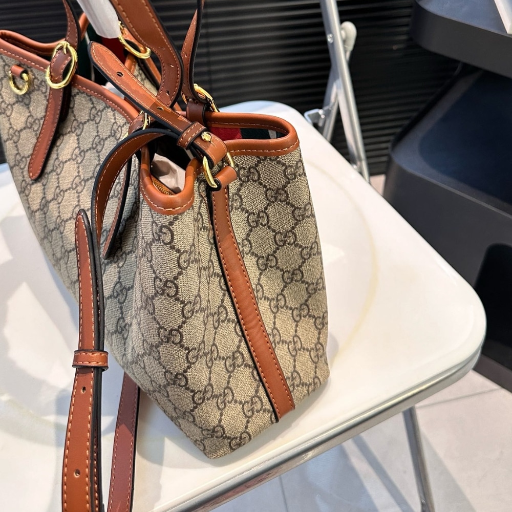 Gucci Gg Emblem Small Tote Bag Beige And Dark Brown 31Cm - 画像 (5)