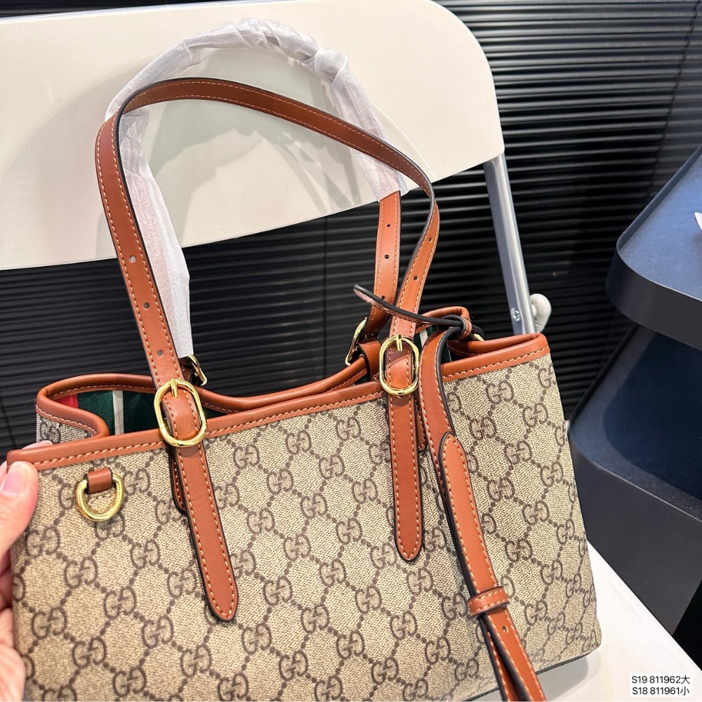 Gucci Gg Emblem Small Tote Bag Beige And Dark Brown 31Cm - 画像 (6)