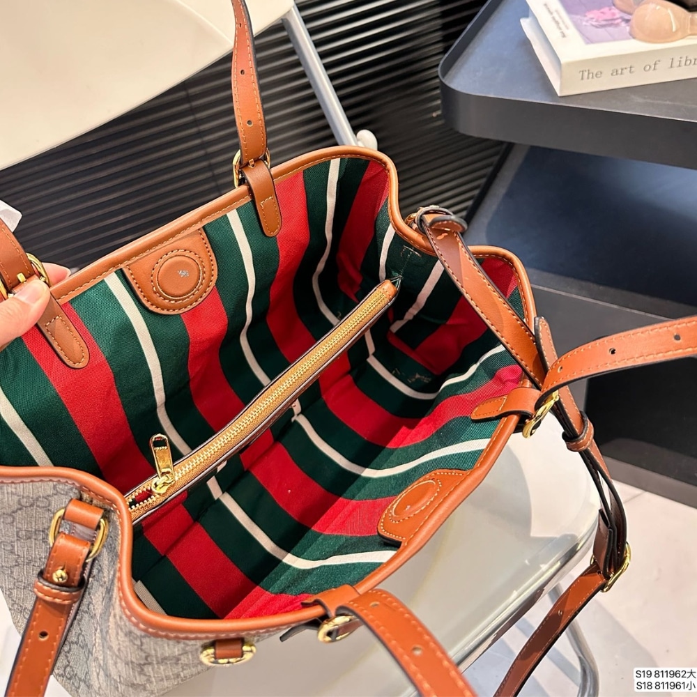 Gucci Gg Emblem Small Tote Bag Beige And Dark Brown 31Cm - 画像 (8)