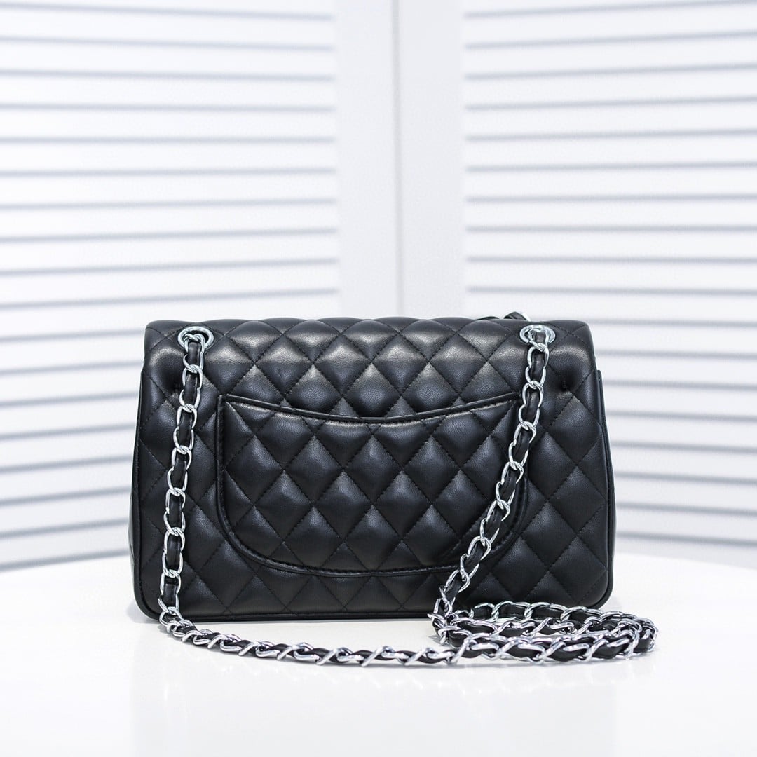 シャネル ミディアム クラシック フラップバッグ シルバー金具 ブラック 25cm A01113 Y01480 94305 - 画像 (6)