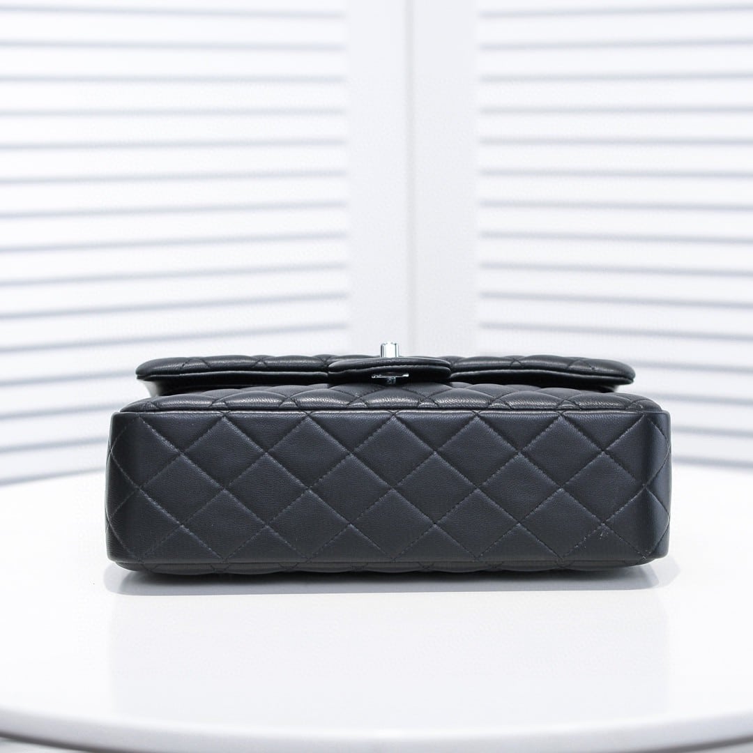 シャネル ミディアム クラシック フラップバッグ シルバー金具 ブラック 25cm A01113 Y01480 94305 - 画像 (5)