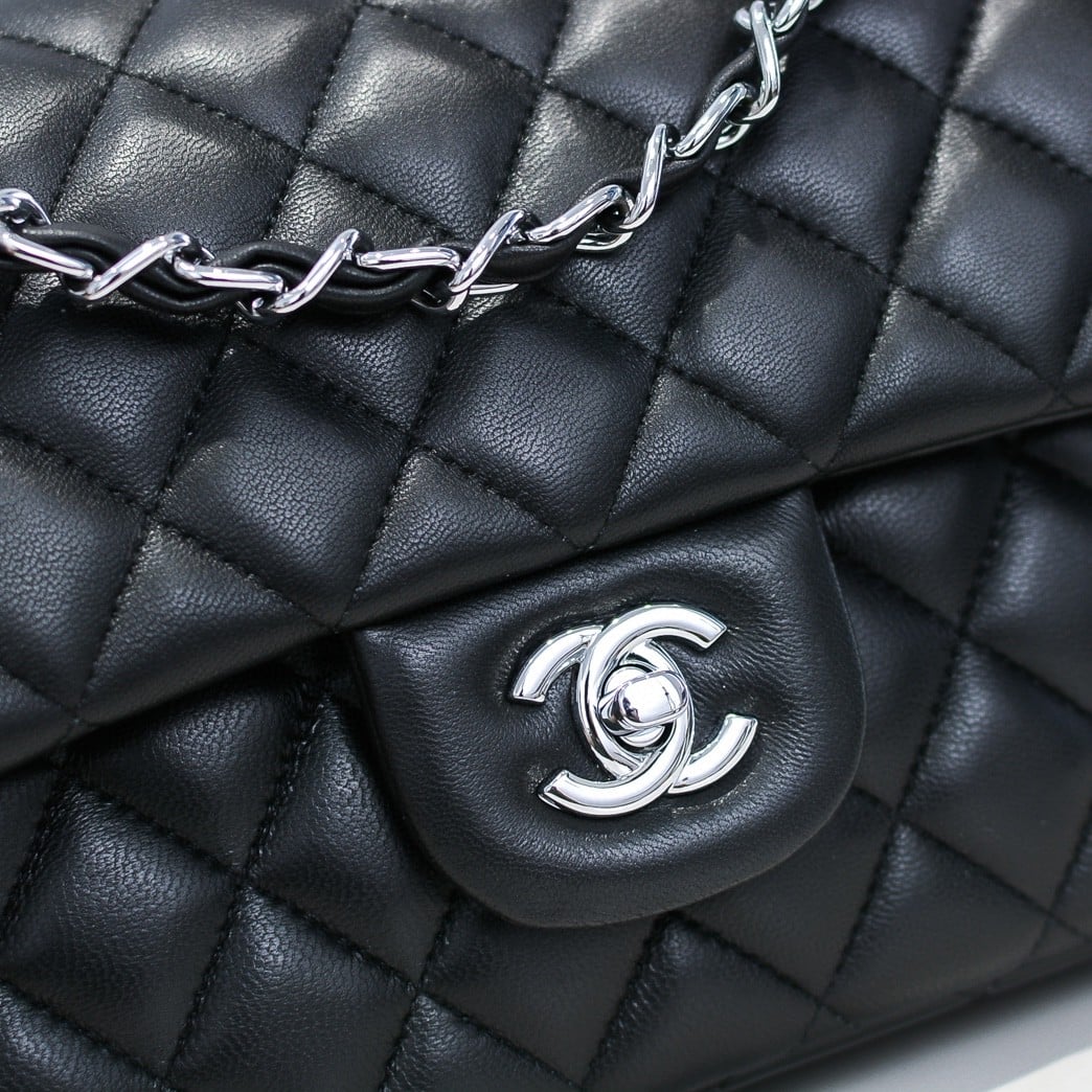 シャネル ミディアム クラシック フラップバッグ シルバー金具 ブラック 25cm A01113 Y01480 94305 - 画像 (4)
