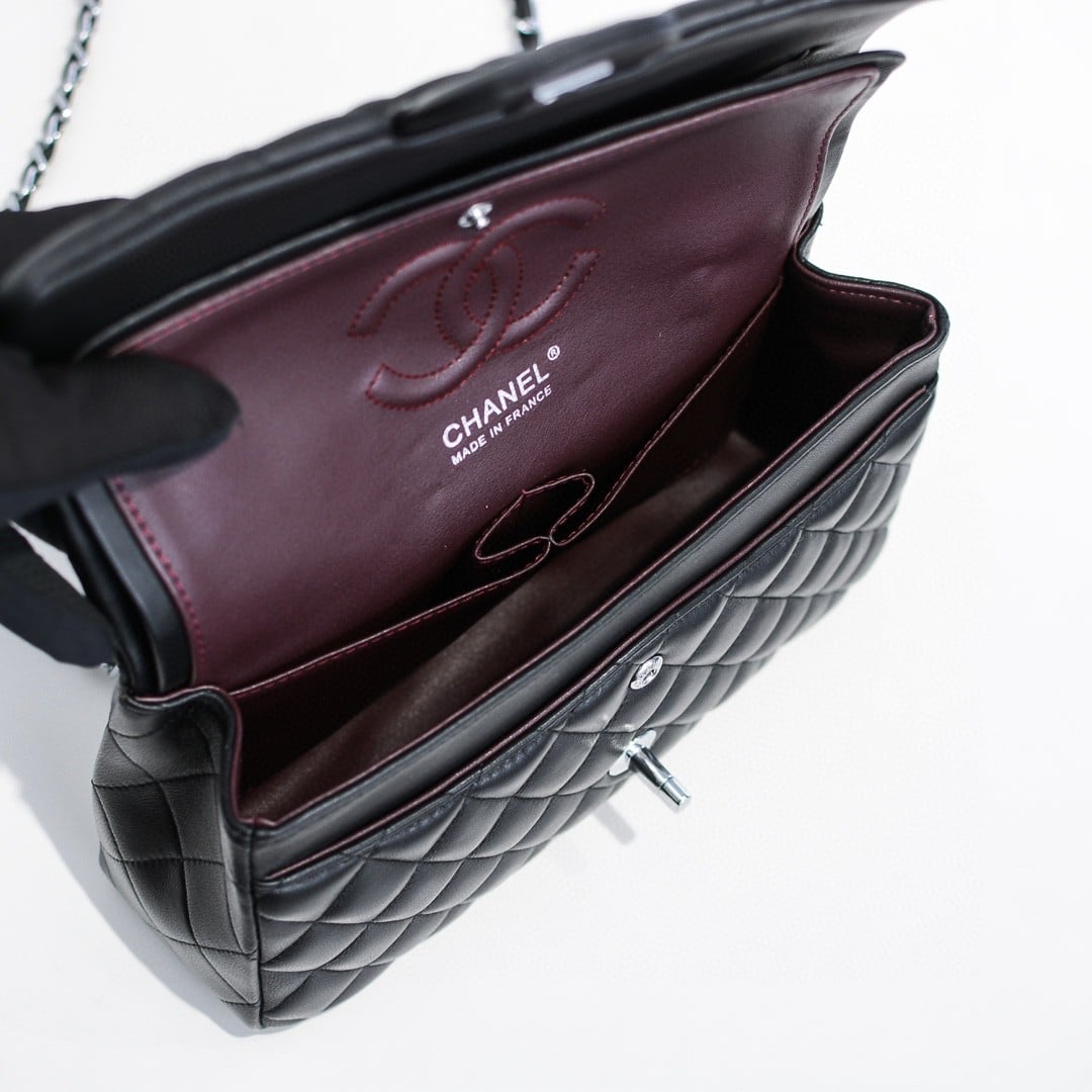 シャネル ミディアム クラシック フラップバッグ シルバー金具 ブラック 25cm A01113 Y01480 94305 - 画像 (3)