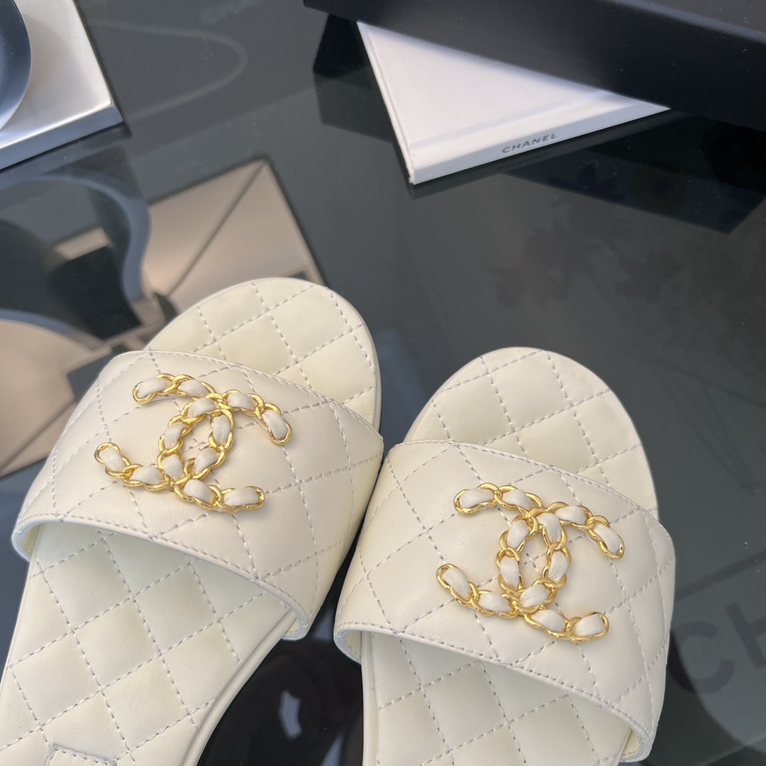 Chanel 23P Chain CC Slide Mules Quilted Leather White - 画像 (4)