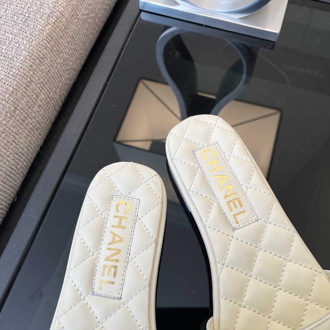 Chanel 23P Chain CC Slide Mules Quilted Leather White - 画像 (5)