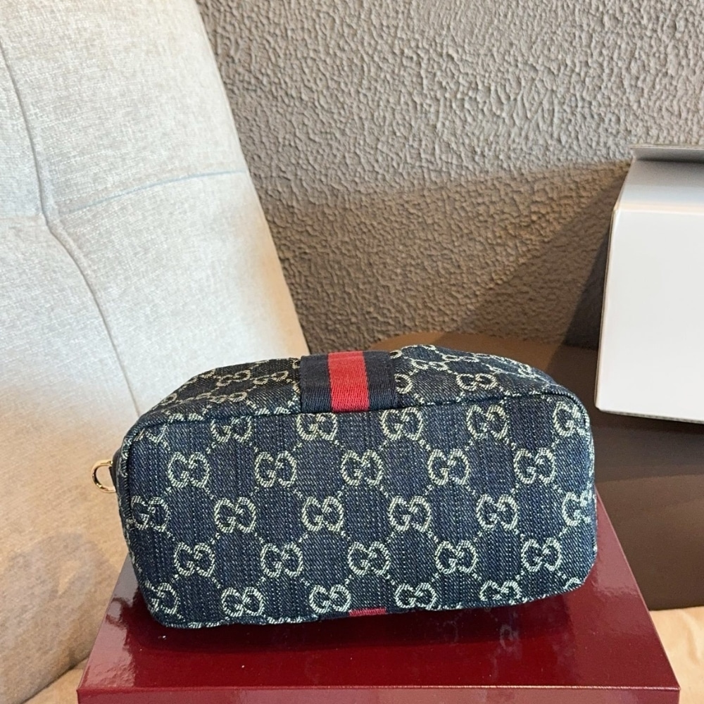 Gucci Vanity Mini Bag Blue And White GG Denim 19cm - 画像 (3)