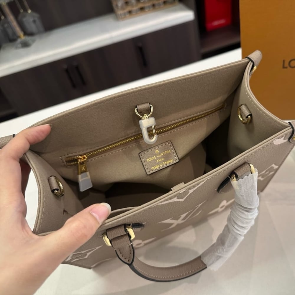 Louis Vuitton Onthego PM Bicolor Monogram Empreinte Leather Tote Bag Beige 25cm M45779 - 画像 (6)