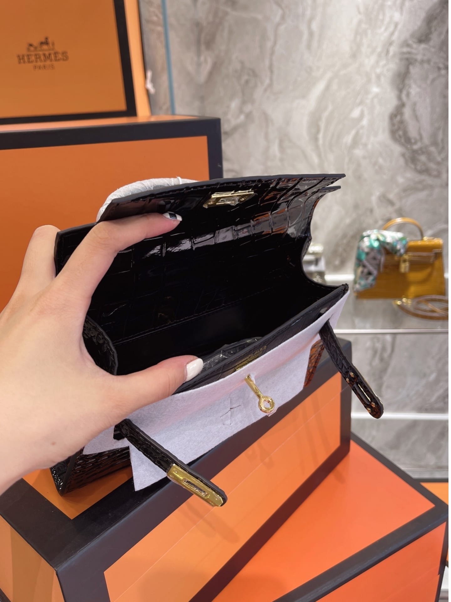 Hermès Kelly Alligator Gold Buckle Black 22Cm - 画像 (4)